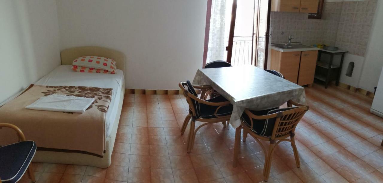 Apartmani Marin Селине Экстерьер фото